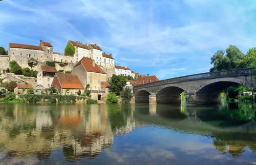 Vue de Pesmes en Haute-Saône